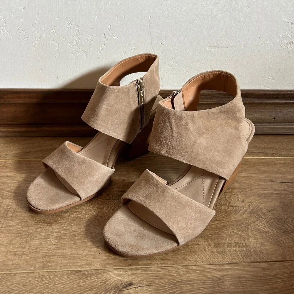 ISOLA Beige Suede Platform Heel Shoes